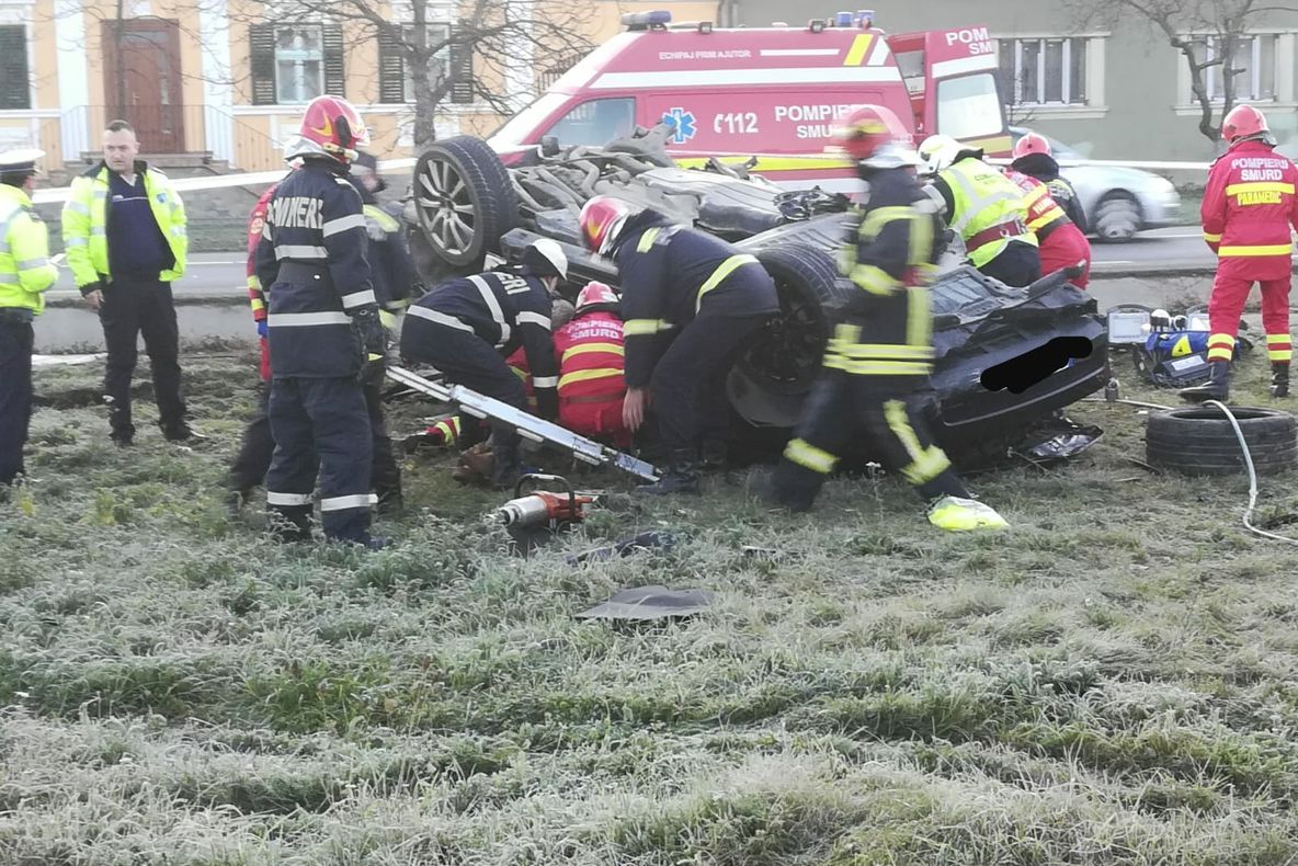 Accident rutier soldat cu două victime încarcerate, pe DN 17, în Bistrița-Năsăud (FOTO)