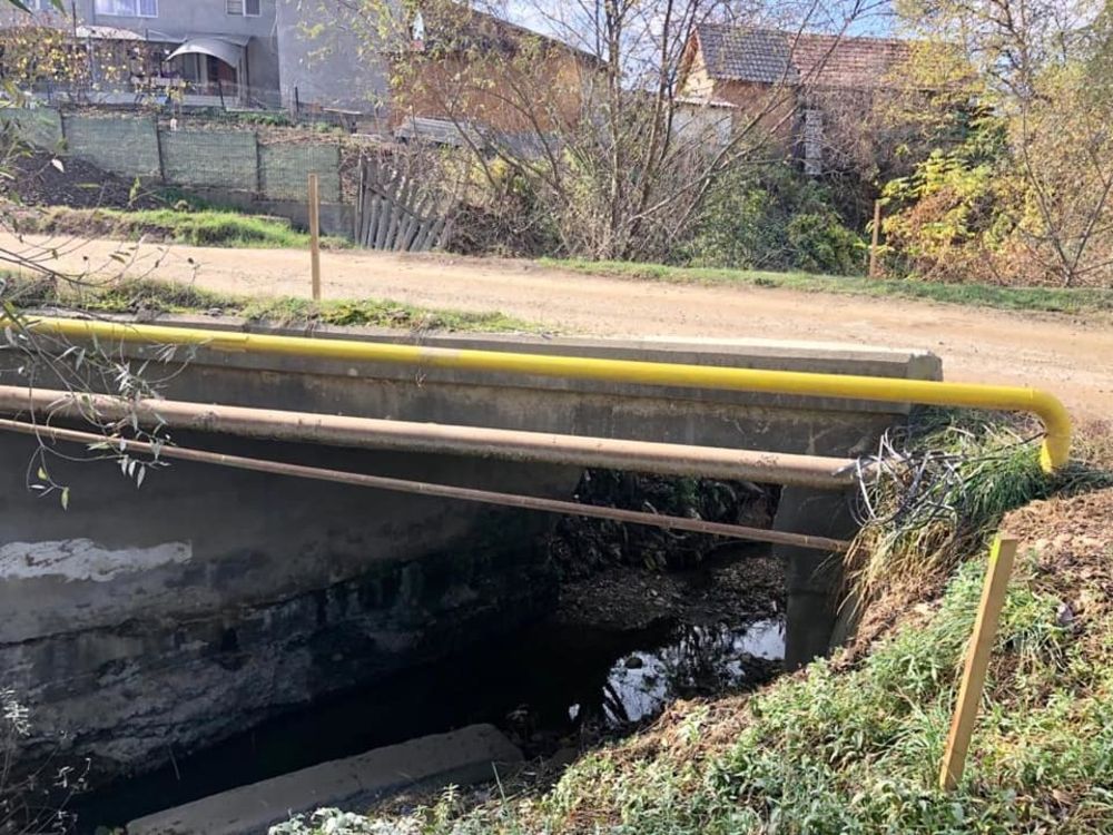 Începând de luni, traficul rutier va fi închis pe podul de pe strada Valea Ghinzii din Bistrița