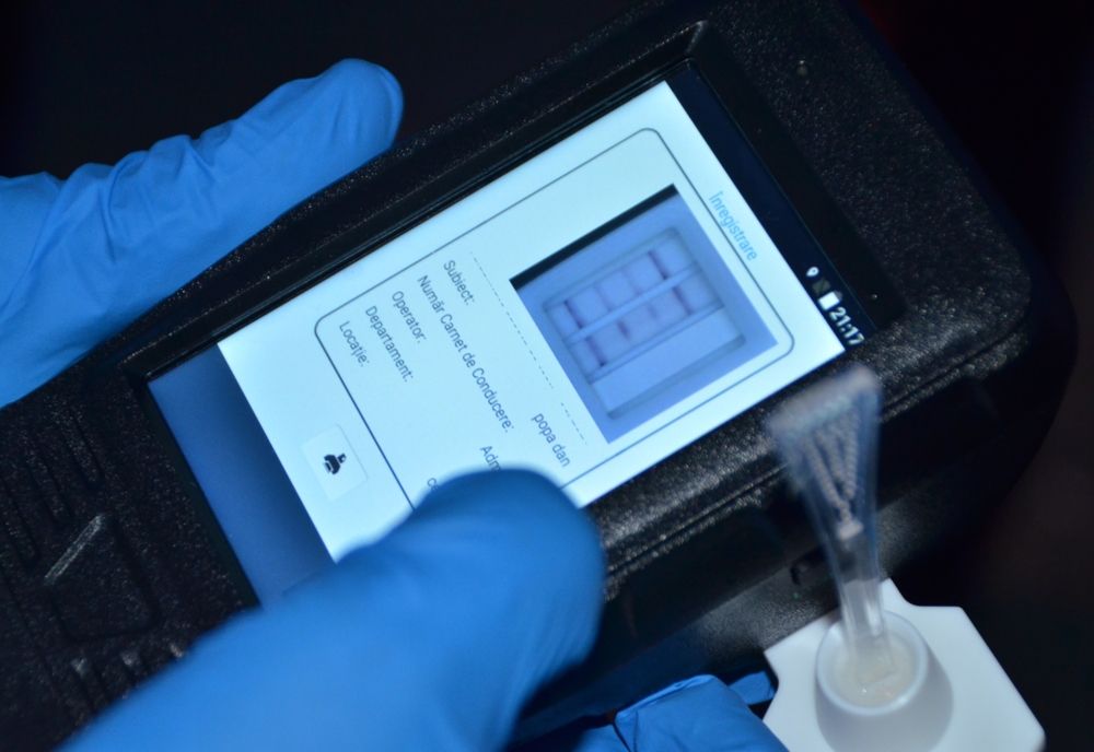 Doi bistrițeni, dați pe mâna DIICOT! Unul era drogat la volan, celălalt avea substanțe halucinogene asupra lui