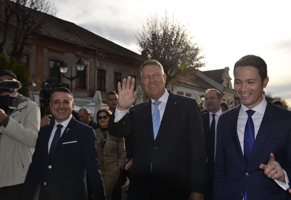 Președintele Klaus Iohannis: ”Sunt foarte, foarte impresionat de numărul mare de bistrițeni care m-au întâmpinat cu căldură!” (FOTO/VIDEO)