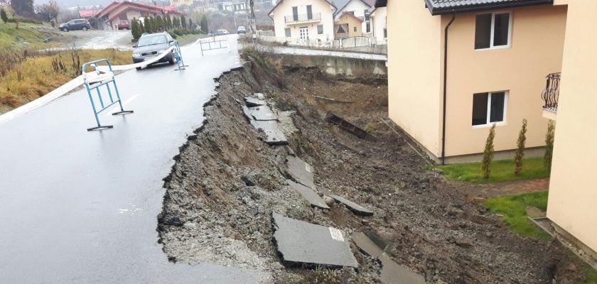 O stradă din municipiului Bistrița va fi reabilitată la doi ani după ce a fost afectată de o alunecare de teren