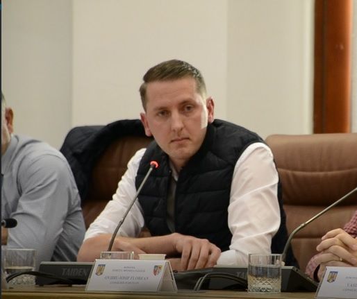 Un consilier județean din Bistrița-Năsăud critică modul în care se organizează unele concursuri pentru posturi din instituții publice (VIDEO)