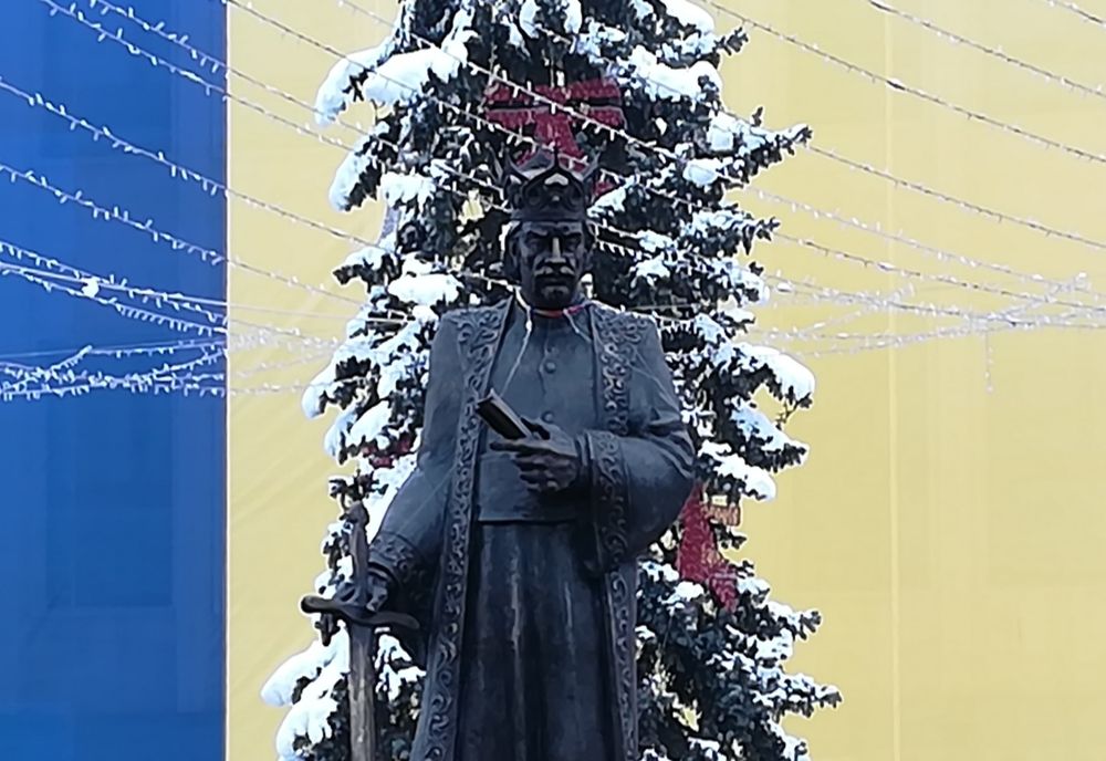 Doi consilieri locali bistrițeni vor schimbarea numelui Pieței Petru Rareș în Piața Libertății