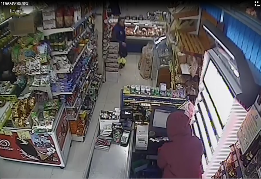 Tânărul bănuit de tentativa de jaf într-un magazin din Bistrița, a fost reținut! Riscă să ajungă după gratii