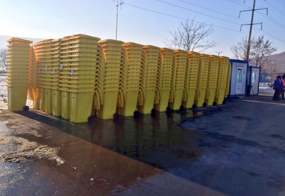 Au sosit din Germania primele pubele galbene pentru deșeurile reciclabile! Cui vor fi distribuite