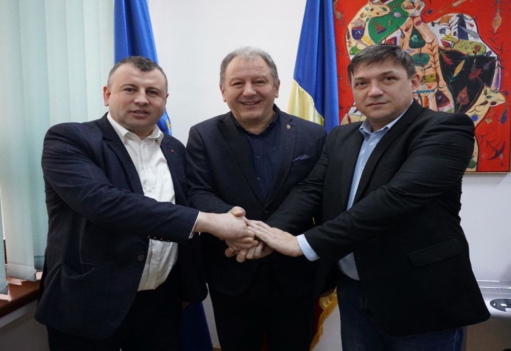 Nu e alianță, ba e alianță: Pro România Bistrița-Năsăud a semnat protocolul cu PSD! Surse: Colegii lui Timoce nu prea știu ce s-a stabilit până la urmă