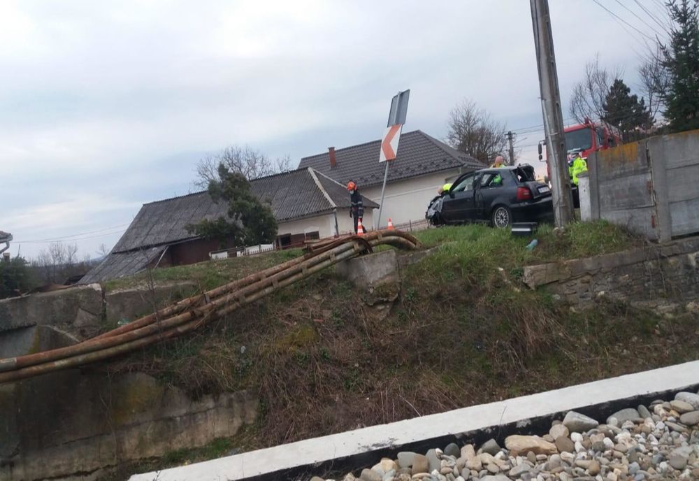 Copil de 5 anișori, mort într-un accident rutier pe DN 17D! Șoferul, un bărbat din Arad, era orb de beat