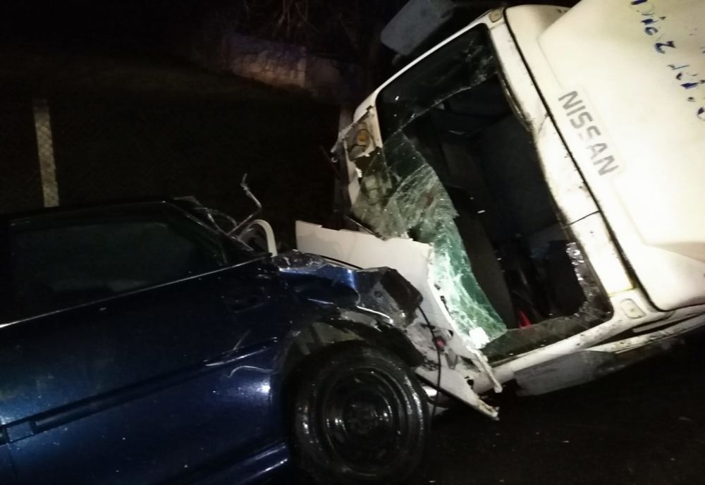 Accident rutier în Mureșenii Bârgăului, între un autocamion și un autoturism! Șoferul camionului, un bărbat din Suceava, era băut zdravăn