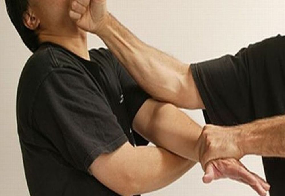 Dosar penal pentru doi bărbați din Dumitra, după ce și-au agresat cumnatul