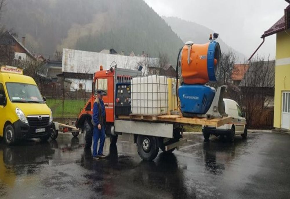 Dezinfecția străzilor din Sângeorz Băi, inițiată de un grup de consilieri locali și deputatul Suciu, anchetată de DSP Bistrița-Năsăud! Pe fir a intrat și poliția