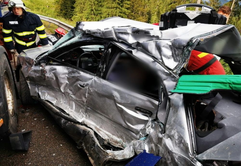 FOTO: Angajat al Consiliului Județean Bistrița-Năsăud, mort într-un accident rutier violent, în Pasul Tihuța