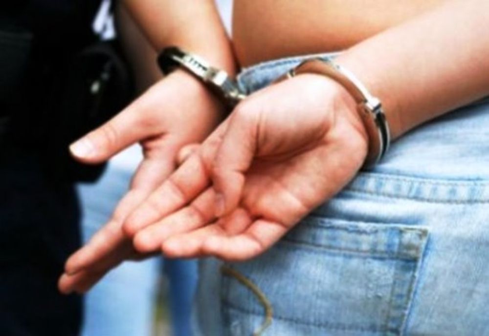 Tânără din Bistrița, arestată preventiv pentru trafic de minori