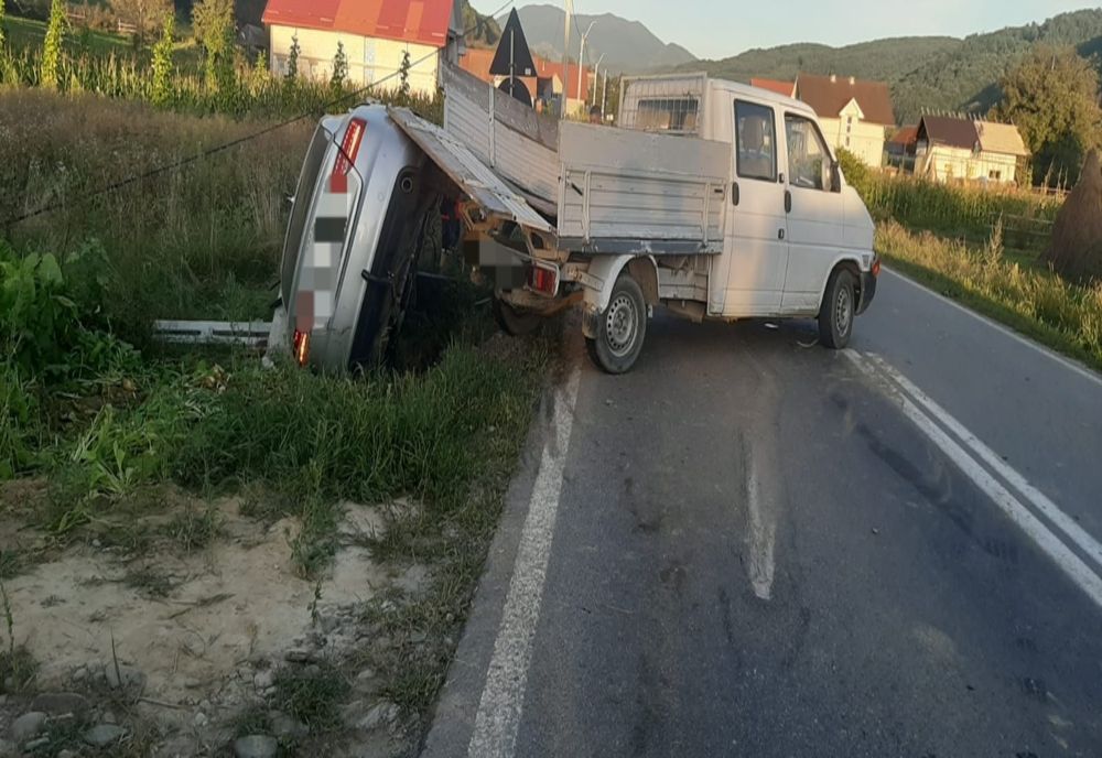 FOTO: Accident pe DN 17D, în Nepos! Un bărbat a fost transportat la spital