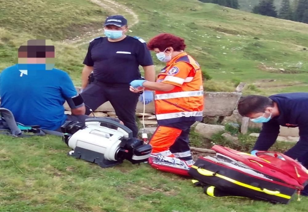 FOTO: Turist din Bistrița-Năsăud, la un pas de șoc anafilactic după ce a fost înțepat de albine