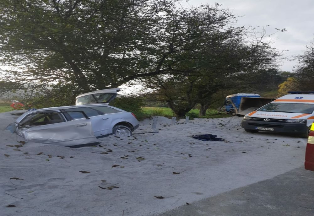 FOTO | Grav accident în Rebrişoara! Impact între un TIR şi o maşină, a fost solicitat elicopterul SMURD