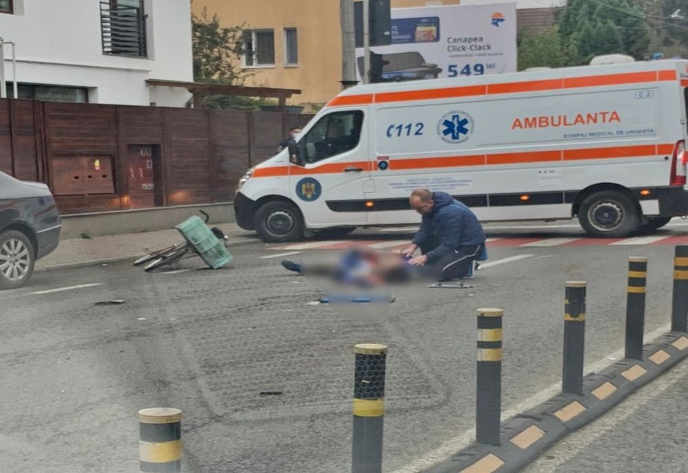 Bistrițean, lovit de mașină, la spital! Circula cu bicicleta și era băut