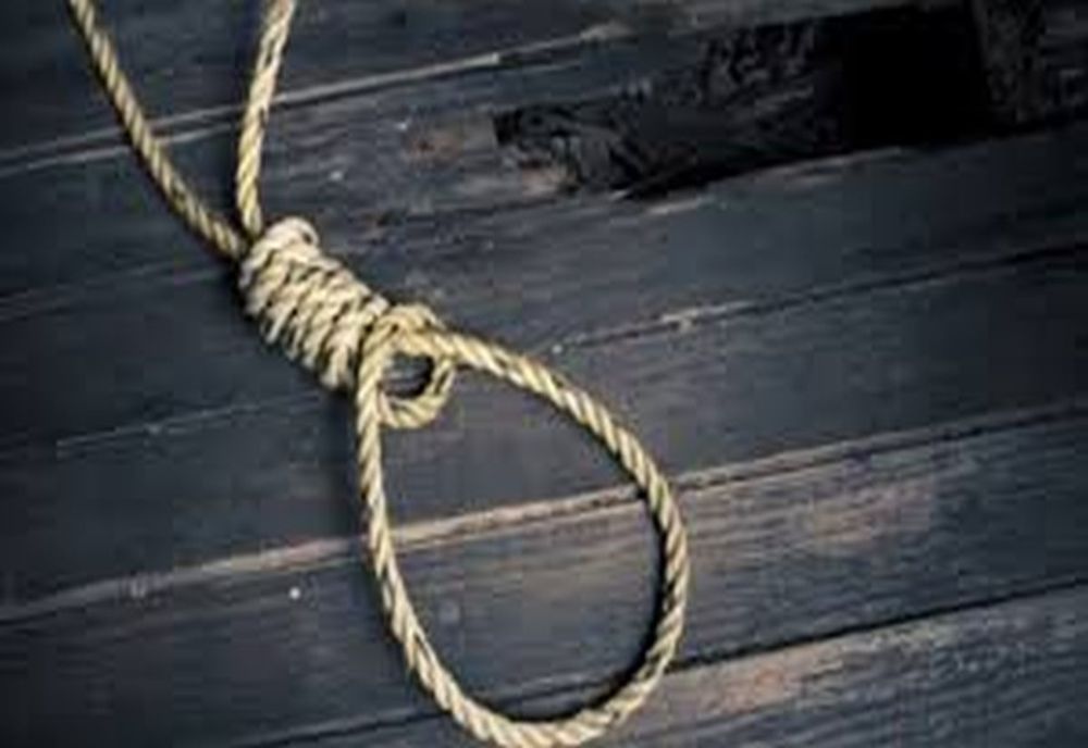 O bistrițeancă a decis să-și încheie socotelile cu viața! S-a spânzurat în propriul apartament