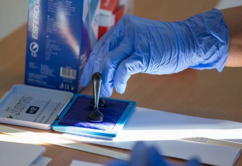 Bărbat din Bistrița-Năsăud, cu interdicție de a vota s-a prezentat la urne! Cinci persoane din arestul Poliției și-au exercitat dreptul de vot