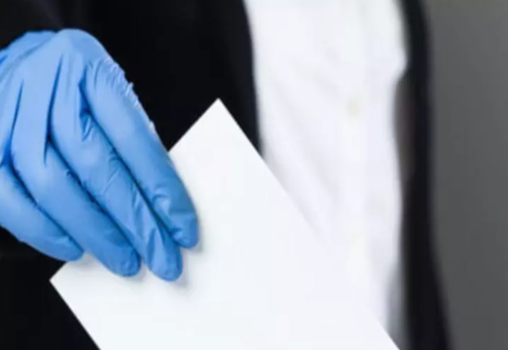 Incident la o secție din municipiul Bistrița! Un hunedorean a reclamat că nu i se permite să voteze