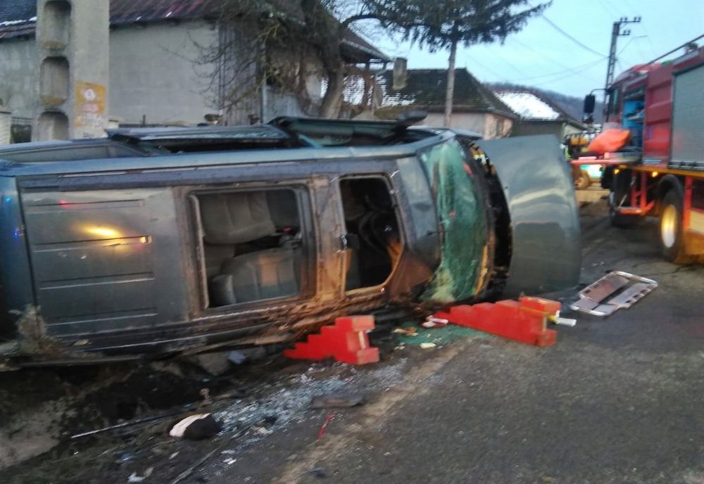 FOTO: Accident în Galații Bistriței! Un bărbat a ajuns la spital