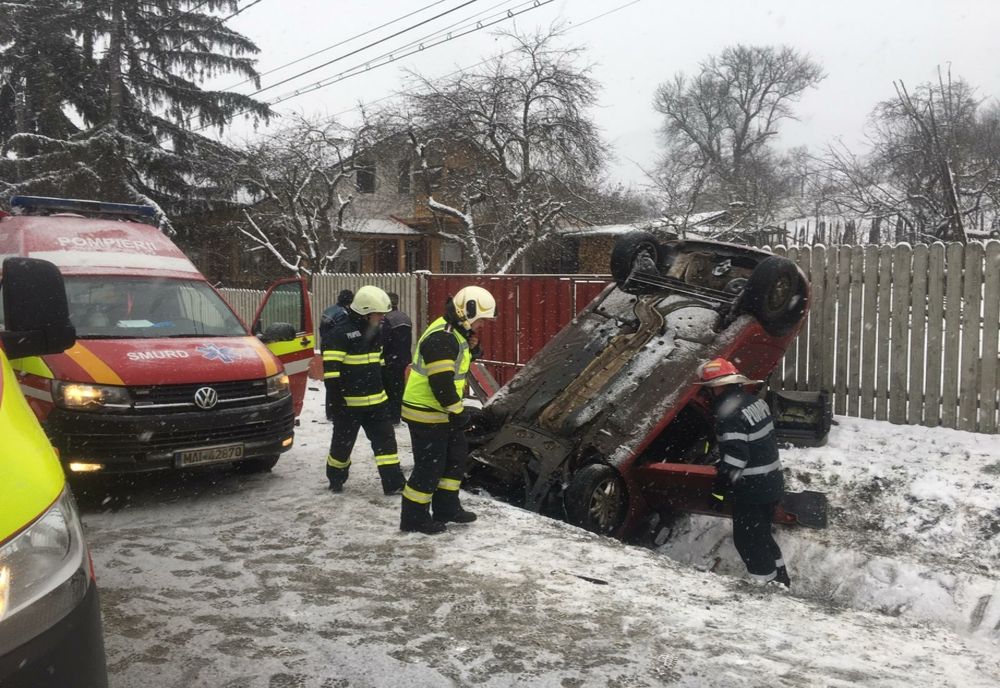 (FOTO) Accident în Herina! Două femei au fost transportate la spital