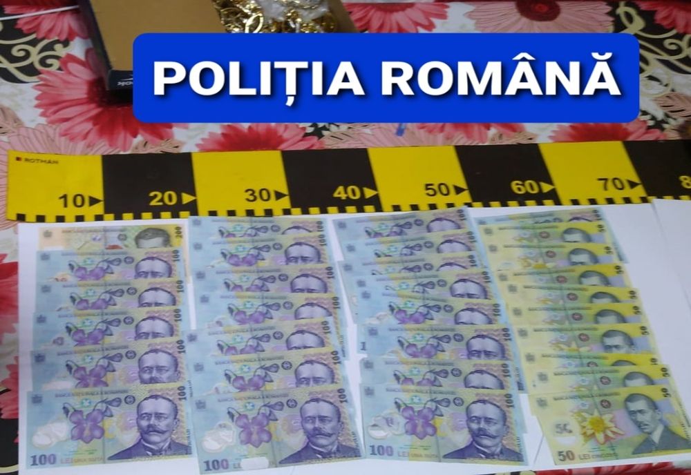 FOTO: Trei bistrițeni, reținuți pentru cămătărie și șantaj, după percheziții! Ce au găsit anchetatorii