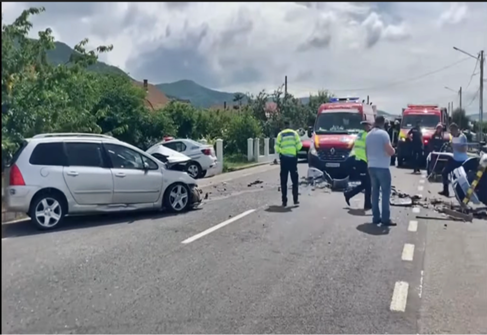 Accident grav pe DN 17, în Șieu Măgheruș! O femeie însărcinată, în stop cardio-respirator