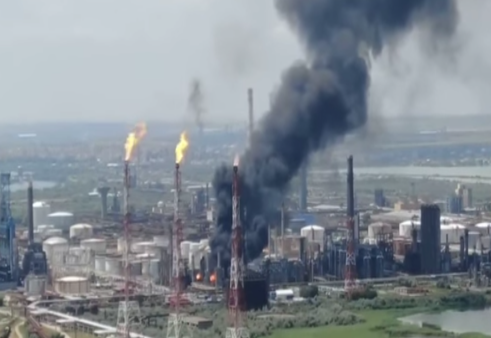 Ministrul Mediului: „Există în continuare PERICOL de explozie la Petromidia-Năvodari!” - UNDE se îndreaptă norul de fum