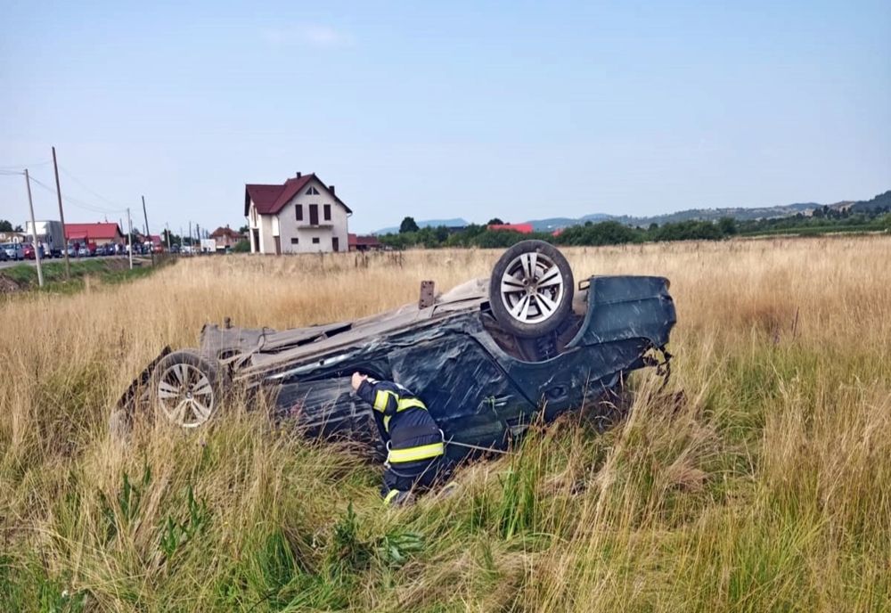 Autoturism răsturnat în Rusu Bârgăului! Un tânăr a ajuns la spital