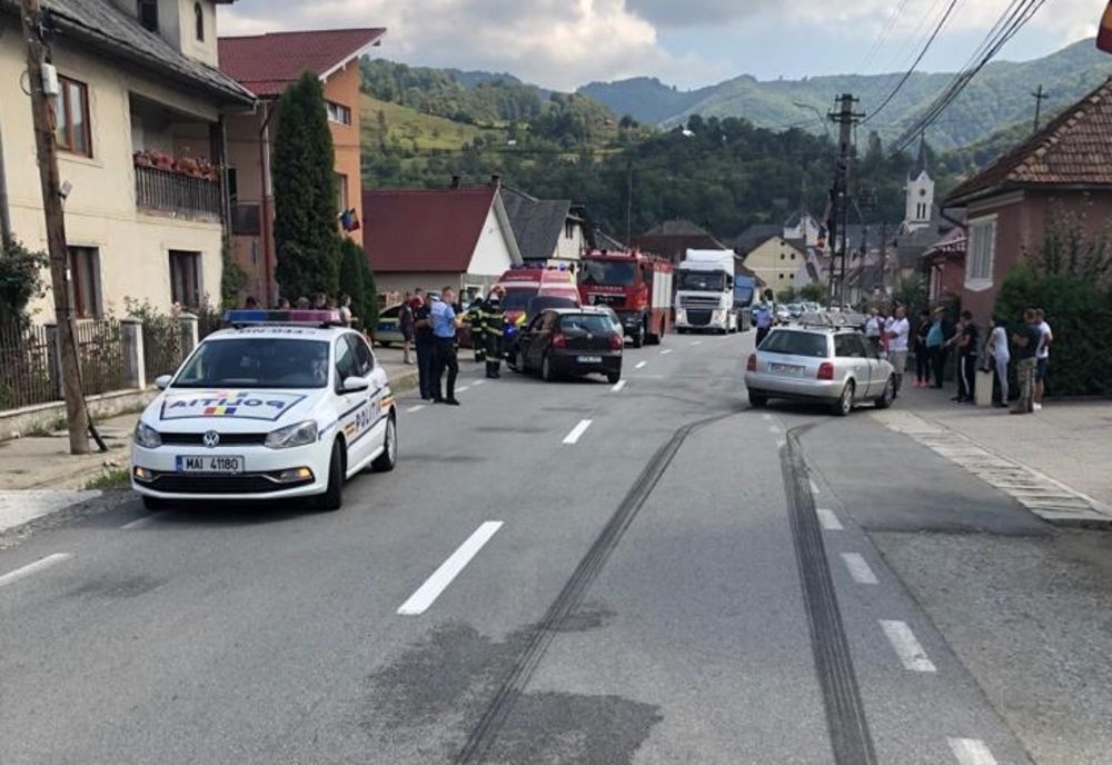 FOTO: Accident în Telciu! Un bistrițean a fost rănit și trei mașini au fost avariate