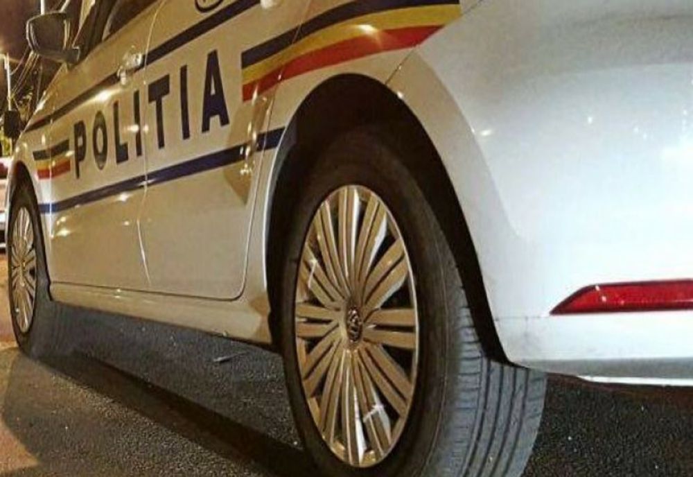 Tânăr, arestat la domiciliu, după ce a incendiat autoturismul unui consătean