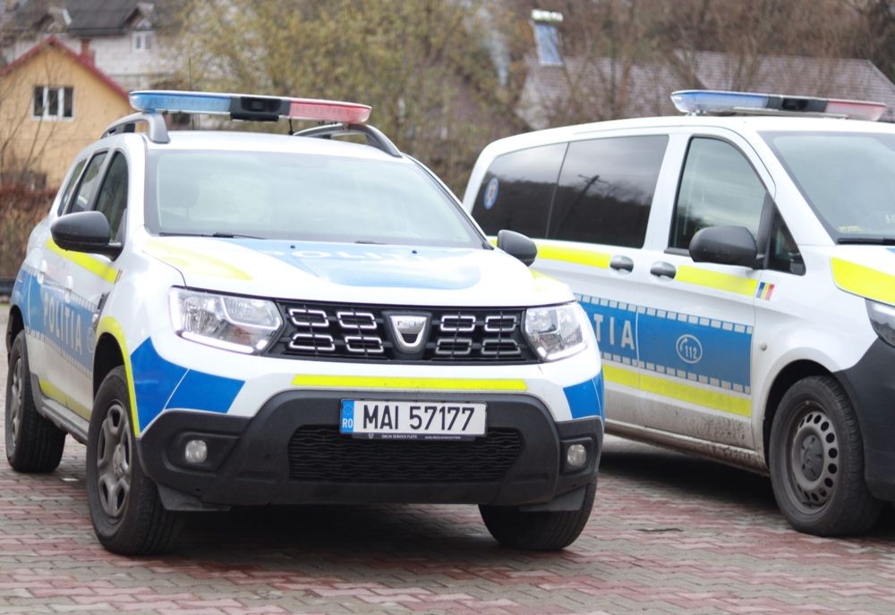 FOTO: Cinci persoane, reținute în urma perchezițiilor de la Telciu! Circa un milion de lei, trofee de vânătoare, muniție, țigări și alcool confiscate de procurori