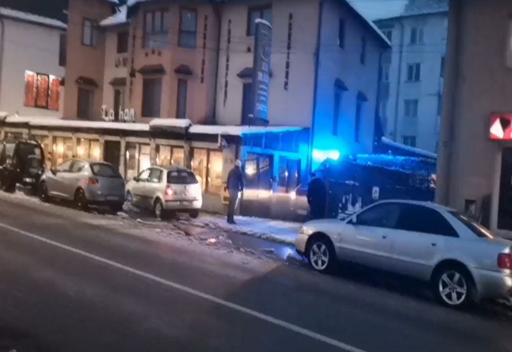 Năsăudean, la spital după ce a căzut de pe acoperișul casei în timp ce încerca să curețe zăpada