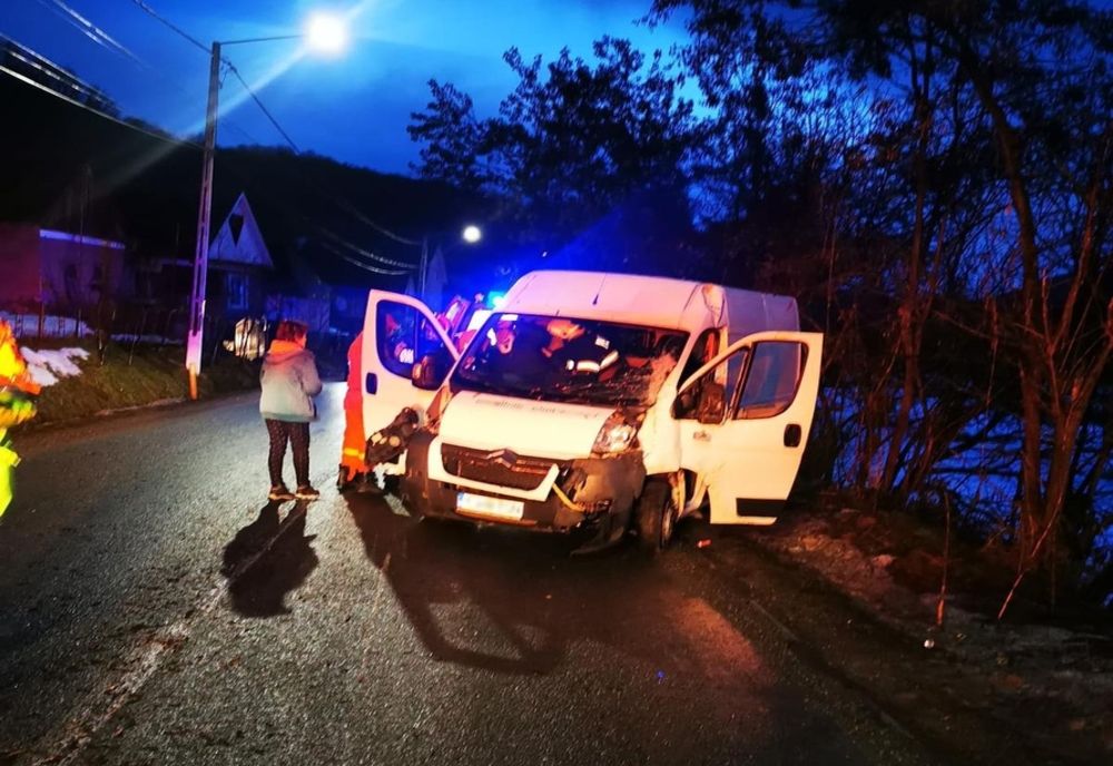 Bărbat din Dej, cu autoutilitara într-un copac, în Ilișua