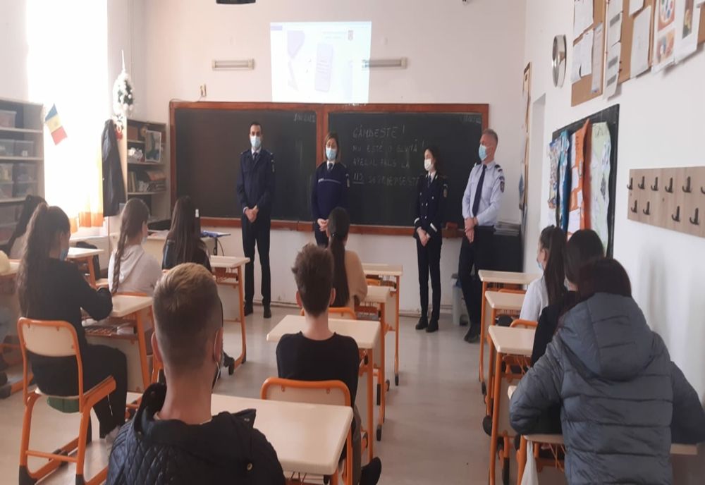 Campanie de informare pentru elevi, tineri și adulți, în Bistrița-Năsăud: "Apelul fals la 112 se pedepsește! Sună responsabil!"
