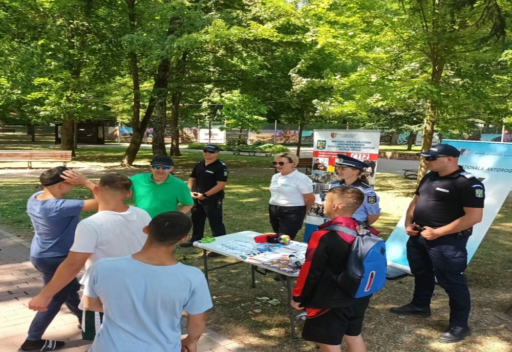 Acțiuni de prevenire a consumului de droguri în rândul tinerilor, desfășurate de polițiști în Bistrița-Năsăud
