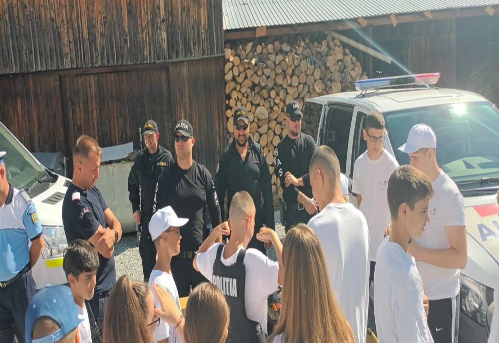 Campaniile "Dincolo de aparențe" și "Vacanță în Siguranță!" desfăşurate în două tabere din Sângeorz-Băi