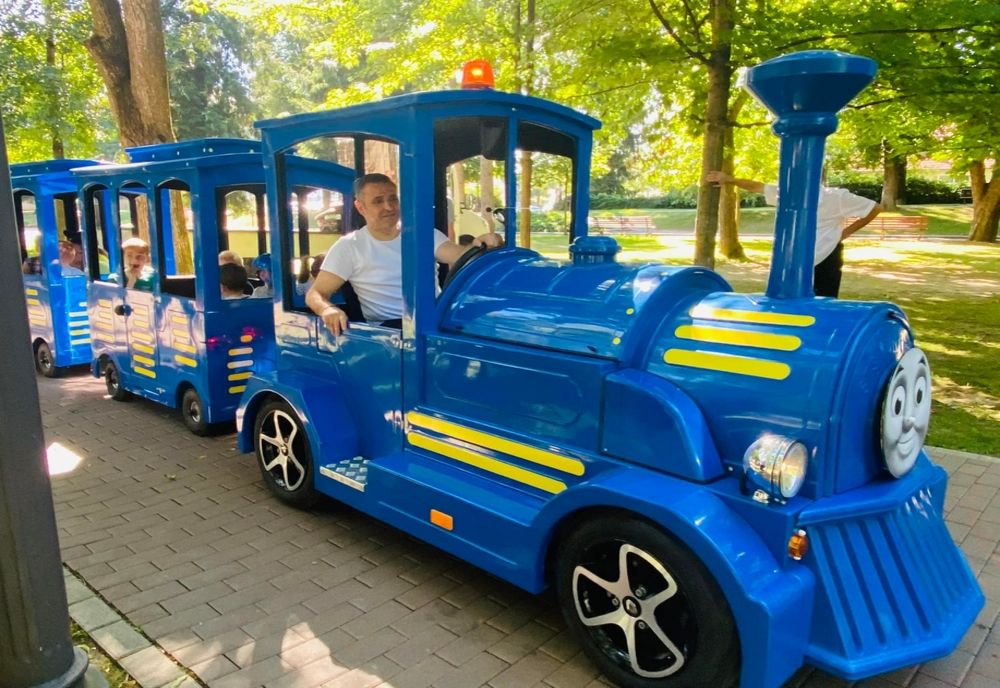 Trei fetițe rănite, după ce un vagon trenulețului Thomas s-a răsturnat