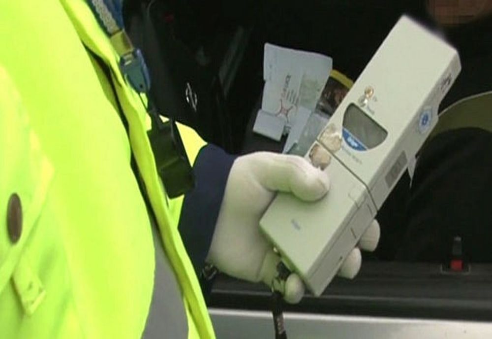 Beat criță la volan, a ajuns cu mașina într-un copac