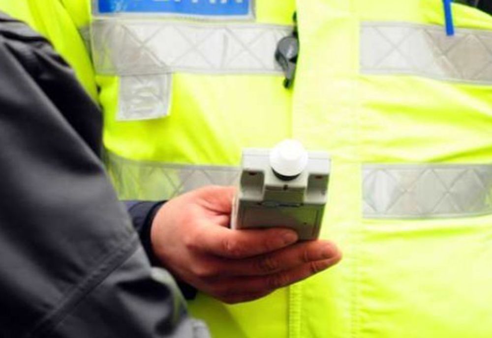 Tânăr din Bistrița, prins beat la volan, după ce a lovit 4 autoturisme parcate și a fugit