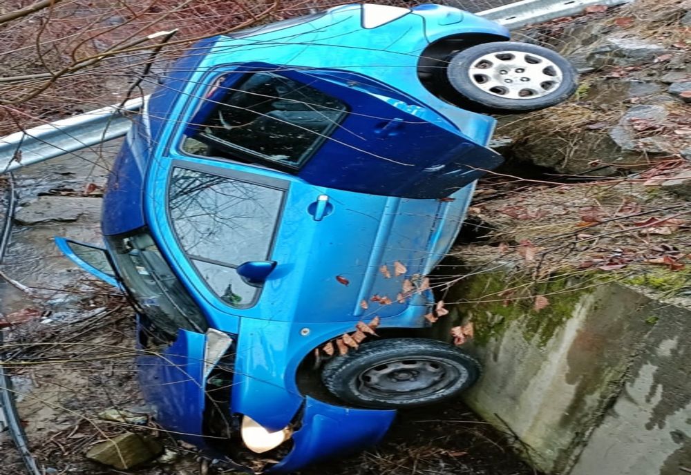 Accident pe DJ 152C, în Bistrița-Năsăud! O femeie și doi copii, la spital