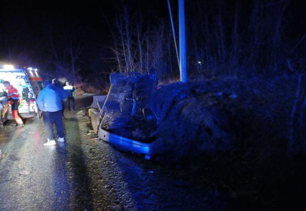 Autoturism răsturnat între Maieru și Poiana Ilvei! Patru persoane, la spital