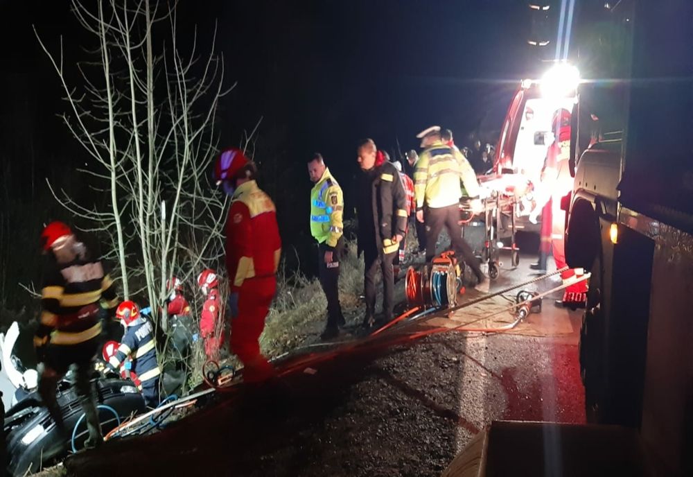 UPDATE: Accident grav pe DN 17C, în Telciu! Un autocar și un autoturism au colizionat! Trei persoane au murit 
