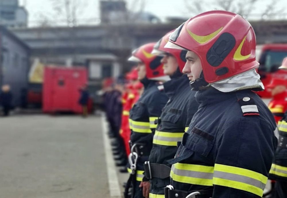 Peste 30 de pompieri militari din cadrul ISU Bistrița-Năsăud au depus jurământul! Alți patru au fost avansați în grad