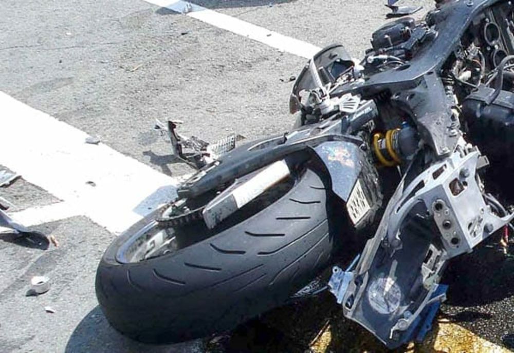 Accident în Braniștea! O femeie aflată pe o motocicletă a fost rănită