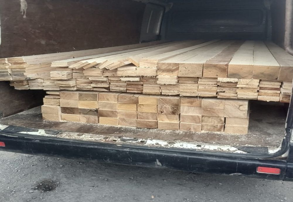 Trei bărbați din Bistrița-Năsăud, amendați de polițiști pentru transport de materiale lemnos fără documentele legale