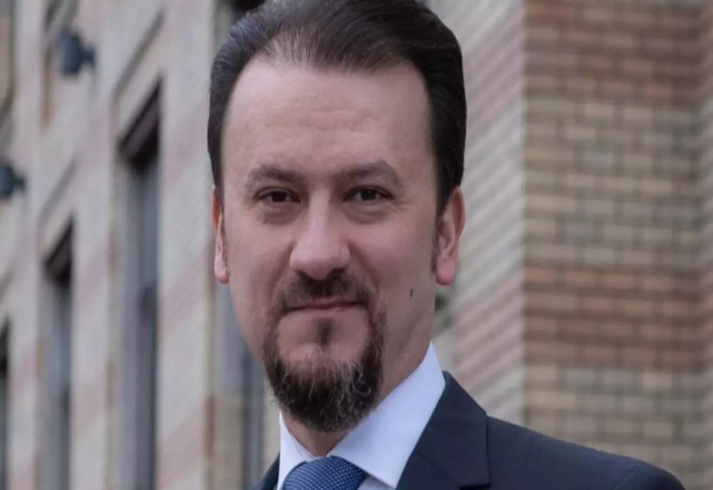 SCANDAT TOTAL! VICEPREȘEDINTELE CNA VALENTIN JUCAN ÎL FACE NAZIST PE TRUMP. ANA MARIA PĂCURARU, JURNALISTĂ REALITATEA PLUS: ESTE CEVA HALUCINANT, DE NEIMAGINAT