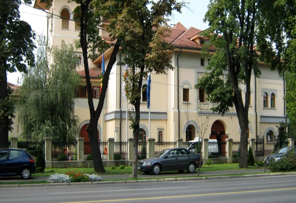 AFACERILE FĂCUTE DE STAT SUB OCHII LUI BOLOJAN. GAȘCA PDL-ISTĂ CARE L-A ÎNSCĂUNAT LA CONDUCEREA GUVERNULUI A ȘTIUT DE TOATE COMBINAȚIILE FĂCUTE CU PALATUL KISELEFF