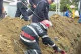 Bărbat prins sub un mal de pământ, salvat după patru ore în Bistrița-Năsăud