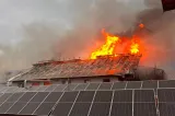 Incendiu puternic la o fabrică de prelucrare a lemnului din Bistrița-Năsăud